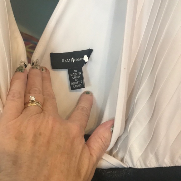 Black and white formal dress size 18 - Picture 3 of 5